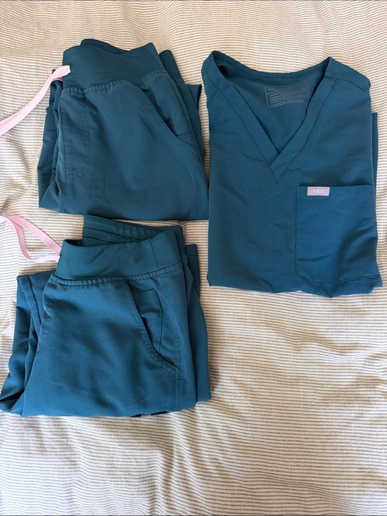 Figs Tops - Figs size XS Top and 2 Pants Set